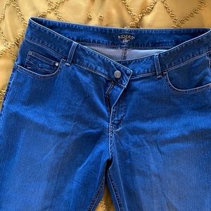 Mid rise straight jean